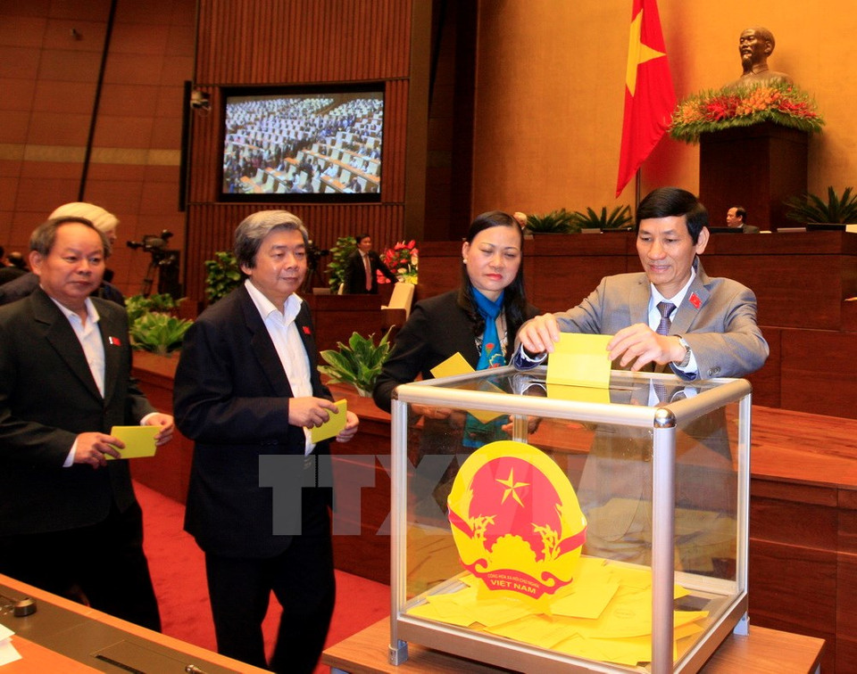 National Assembly deputies cast their votes (Photo: VNA)