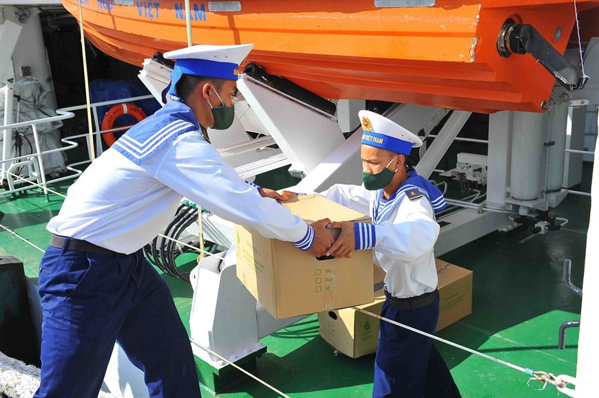 Four ships will bring hundreds of tonnes of goods and Tet gifts to Truong Sa soldiers and islanders. (Photo: VNA)