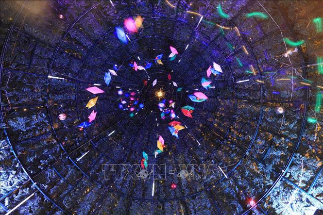 A well-decorated Christmas tree at St. Joseph’s Cathedral, Hanoi A (Photo: VNA)