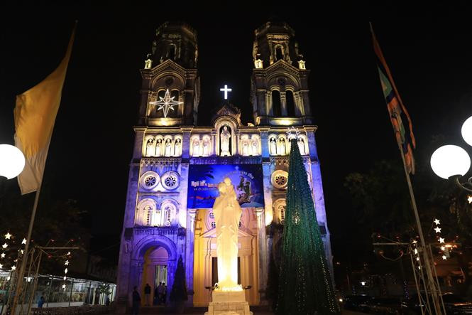 Ke Set’s parish church is decorated for Christmas (Photo: VNA)