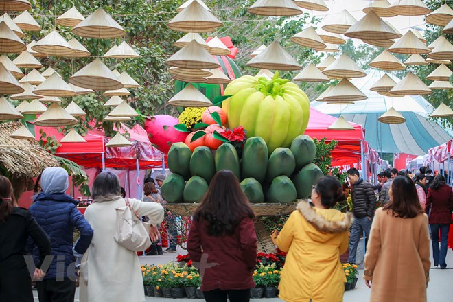 A giant fruit tray in the event (Source: VNA)