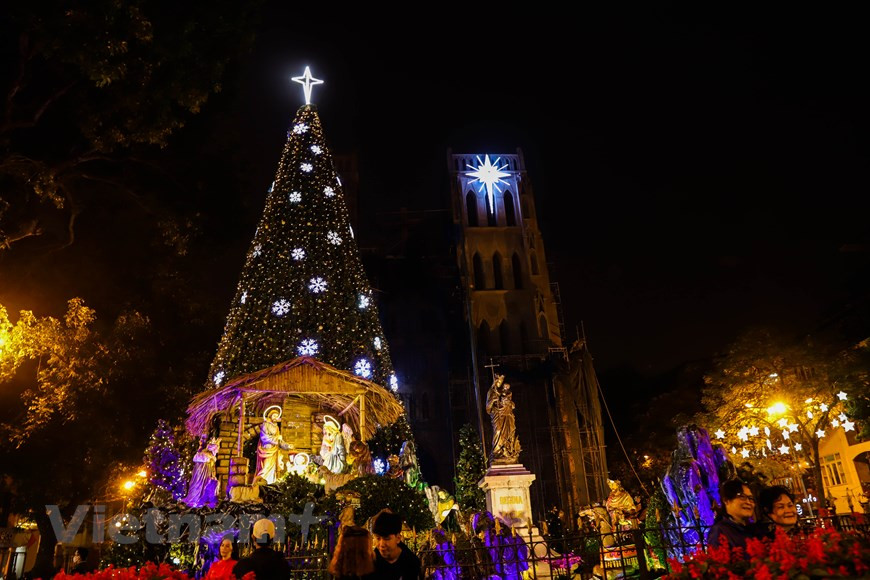 The city centre is brightened up for a festive ambiance. (Photo: VNA)