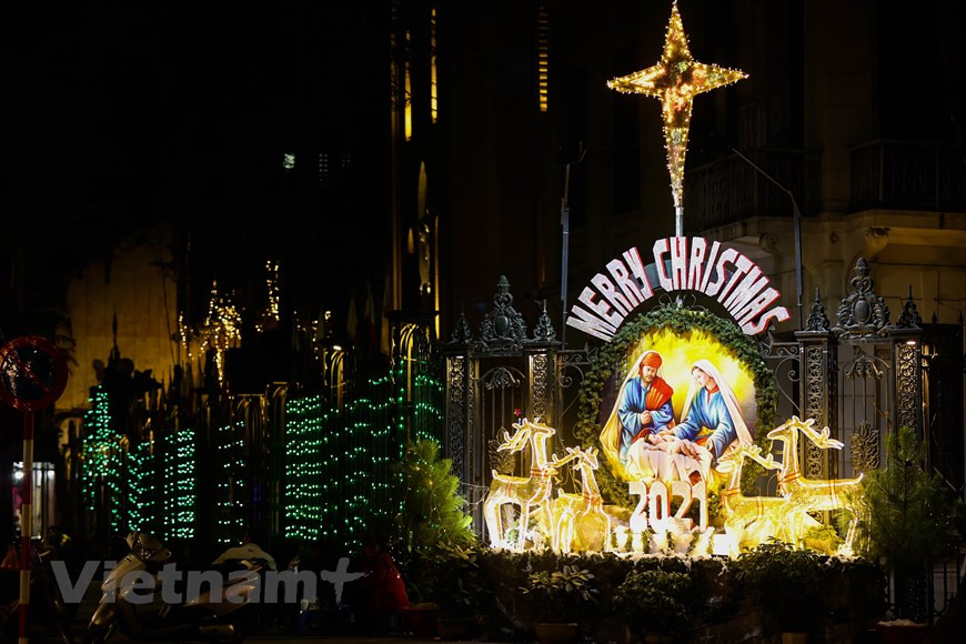 Ham Long church is decked out with colourful lights. (Photo: VNA) 
