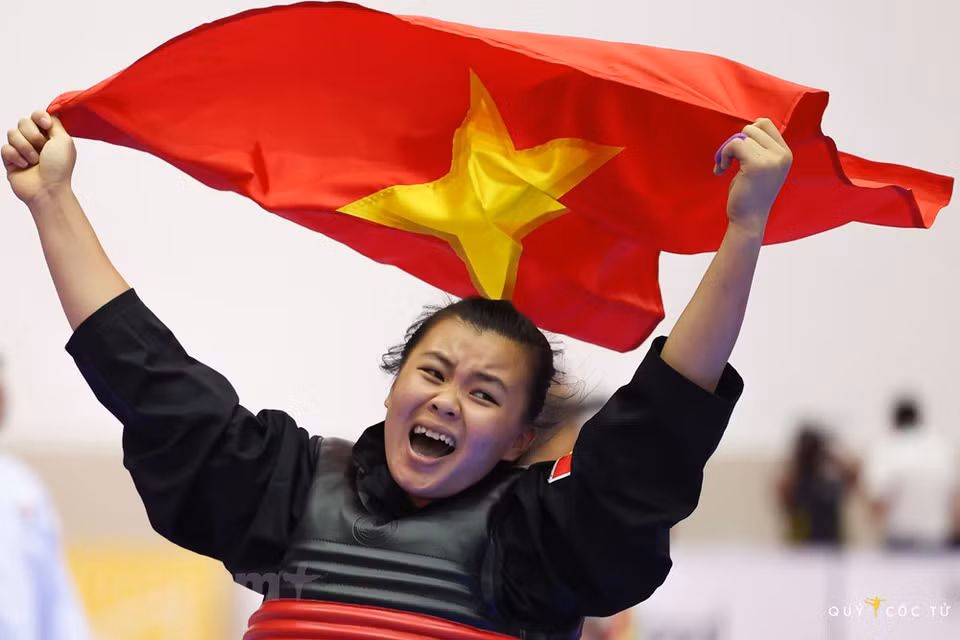 Vietnam has wrapped up the SEA Games 31 run at the top of the medal table with 205 golds, including the much-anticipated one in the men’s football claimed on May 22 night. The hosts broke the record of 194 golds set by Indonesia at the 1997 SEA Games in Jakarta. The gold medals have not only rocketed Vietnam to the top spot but also reflected their outstanding progress. Vietnam’s successes in this regional sporting event have opened up a new hope for the country in other tournaments. Vietnamese athletes also had impressive performances in other sports, like shooting with seven golds and rhythmic gymnastics, five golds; among others. (Photo: Vietnam+)
