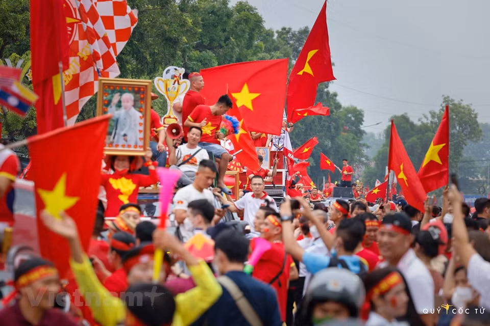 The red color of the national flag flooded the streets before the men's football semi-final. SEA Games 31 has come to an end but the host country inspired and spread solidarity and a strong sporting spirit among people in the region. Vietnam have wrapped up their SEA Games 31 run at the top of the medal table with 205 golds, including the much-anticipated one in the men’s football claimed on May 22 night. Vietnam’s successes in this Games have opened up a new hope for the country in other sporting events. However, the country should invest more to improve the capacity of its athletes to compete in bigger events. (Photo: Vietnam+)