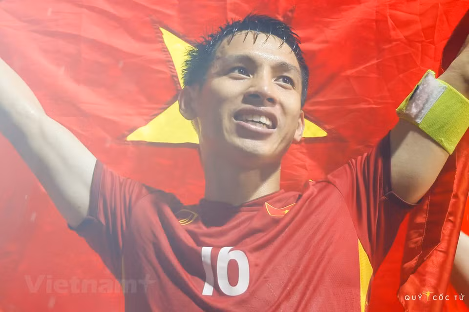 Captain Do Hung Dung of the Vietnamese men's soccer team in the moment when Vietnam beat Thailand to win the gold medal in men's football. SEA Games 31 has come to an end but the host country inspired and spread solidarity and a strong sporting spirit among people in the region. Vietnam has wrapped up the SEA Games 31 run at the top of the medal table with 205 golds, including the much-anticipated one in the men’s football claimed on May 22 night. Vietnam’s successes in this regional sporting event have opened up a new hope for the country in other sporting events. (Photo: Vietnam+)