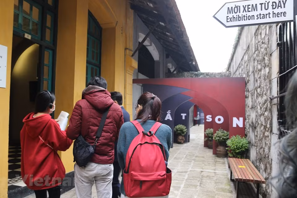 Hoa Lo Prison is a historical attraction located on Hoa Lo Street, Hoan Kiem District, in Hanoi. It was formerly known in French as Maison Centrale (meaning central prison) and in Vietnamese as Hanoi Prison. This prison was built in 1896 by the French in this area which used to belong to the outskirts of the city. In its day, it was the central prison to confine mainly political prisoners and patriots against the colonial government, from both Central and Northern Vietnam. Hoa Lo Prison Relic Site in Hanoi is offering gifts to the first 500 tourists upon reopening on May 14, after being closed under social distancing rules for COVID-19 prevention and control. (Photo: Minh Anh/Vietnam+) 