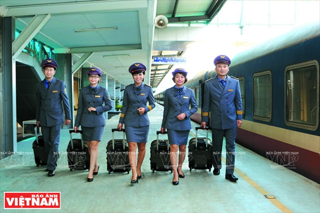 Train drivers and crew members. (Photo: VNP/VNA)