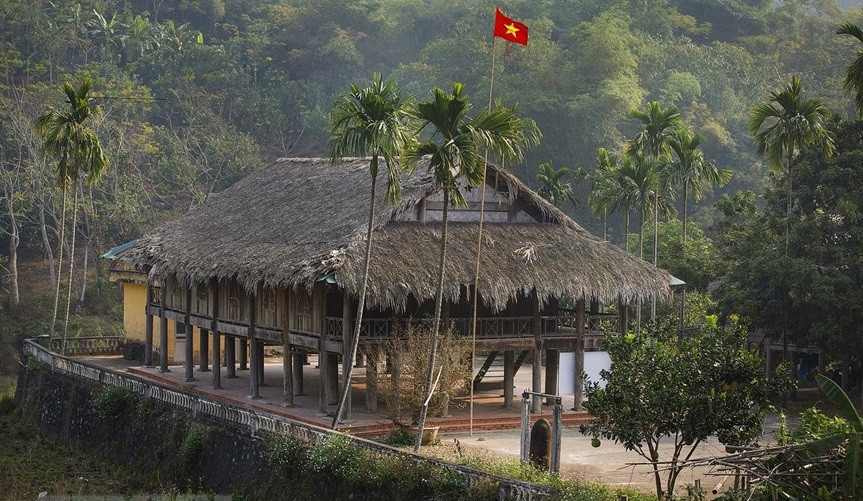 The architecture of the turtle-shaped ancient stilt houses (turtle houses) of the Muong people remains intact in Giang Mo village. (Photo by VNA)