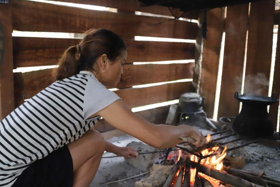 O Du women cook their meals. (Photo: VNA)