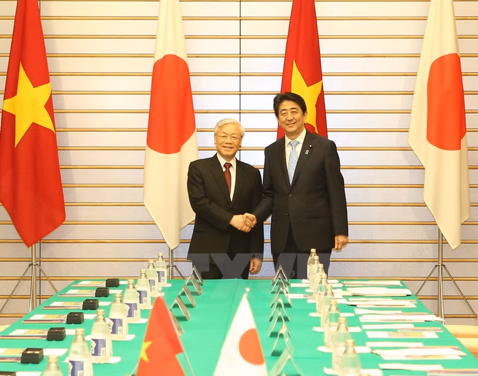 Party General Secretary Nguyen Phu Trong and Japanese Prime Minister Shinzo Abe. (Photo: VNA)