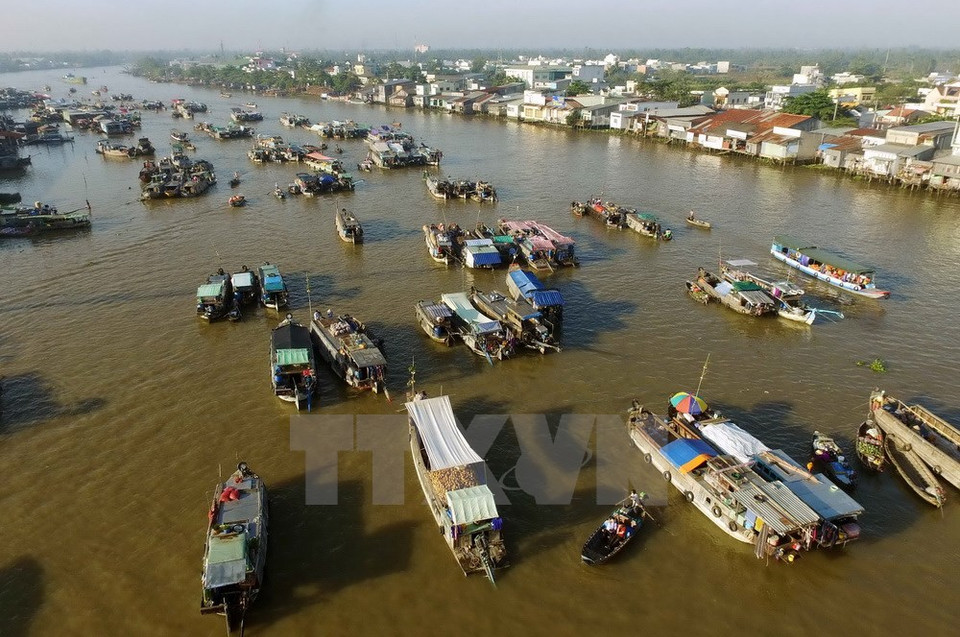 Cai Rang floating market has long been a must-see destination in the Mekong Delta (Photo: VNA)