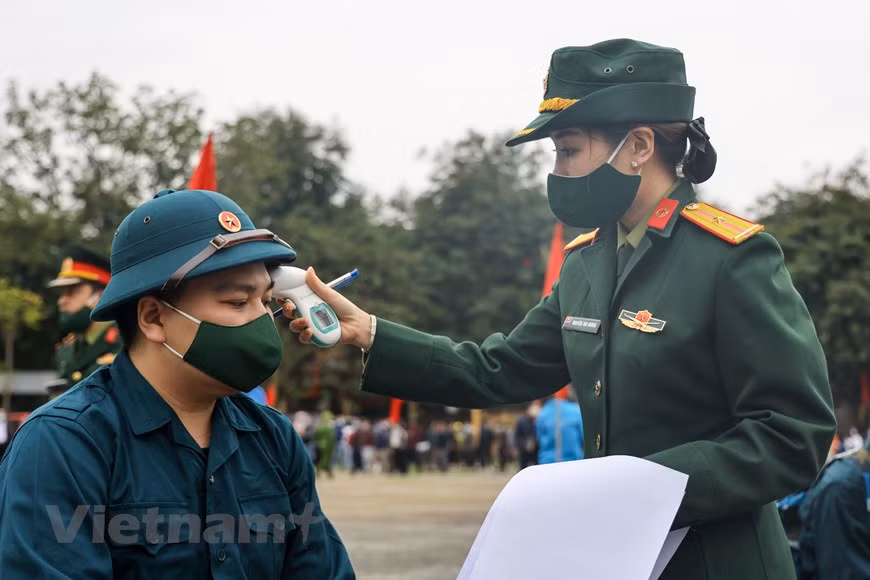 New army conscripts’ body temperature is measured. (Photo: Vietnam+)