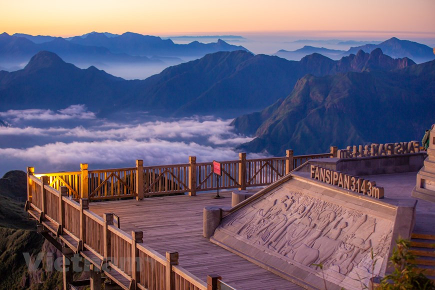 Fansipan mount’s colour varies during the day. Sometimes it has purple hue. (Photo: Vietnam+)