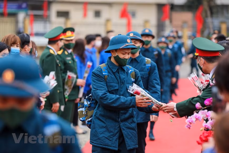 Over 4,000 young men in Hanoi and many others in 20 different localities nationwide start performing their service in military and public security forces on February 27. (Photo: Vietnam+)