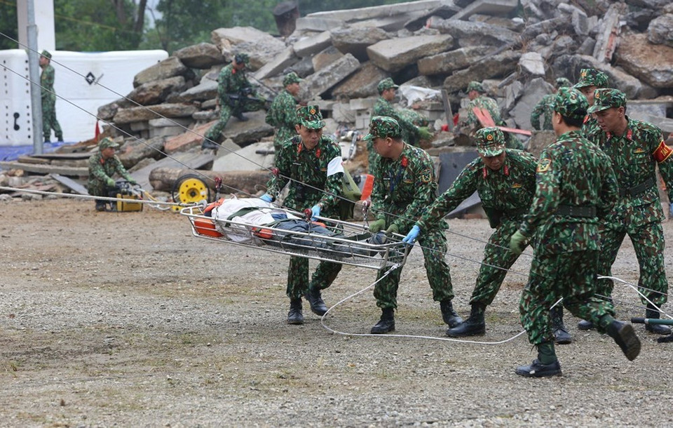 Vietnamese armed force attends the joint drill for disaster and epidemic rescue and relief (Photo: VNA)