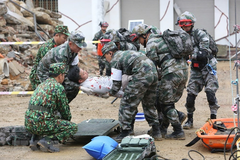 Vietnam and Chinese armed forces attend the joint drill for disaster and epidemic rescue and relief (Photo: VNA)