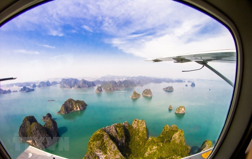 Ha Long (literally Descending Dragon) Bay, one of the most renowned tourist destinations in Vietnam, is a UNESCO-recognised World Natural Heritage (Photo: VNA)