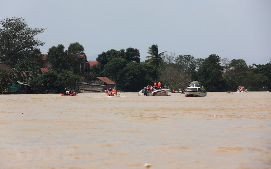 An Thuy, Phong Thuy and Phu Thuy communes in Le Thuy district are still severely inundated (Photo: VNA)