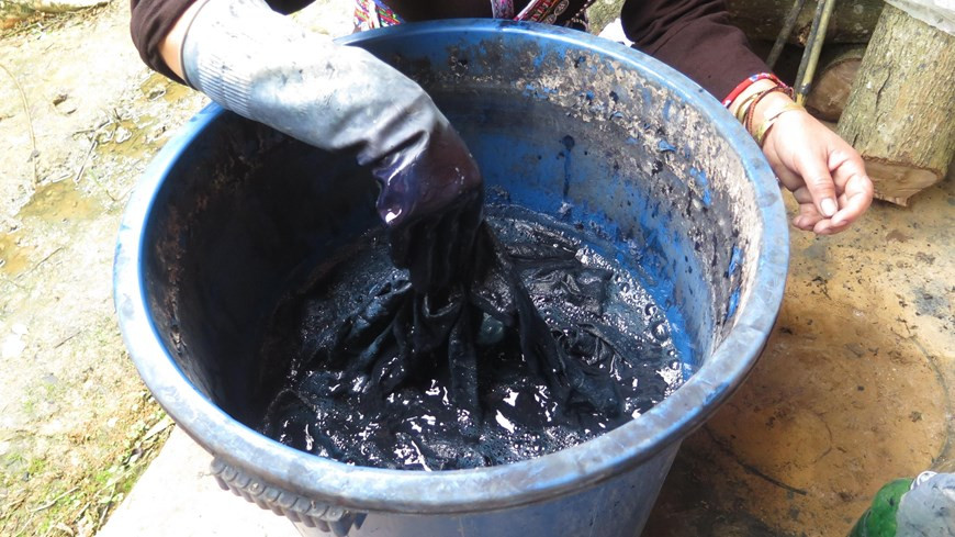 Colours used for dyeing include dark blue, black and brown (Photo: VNA)