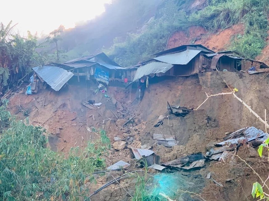 Three people were killed and eight are still missing in a landslide occurring in Phuoc Loc commune, Phuoc Son district, Quang Nam province, on October 28 (Photo: VNA) 