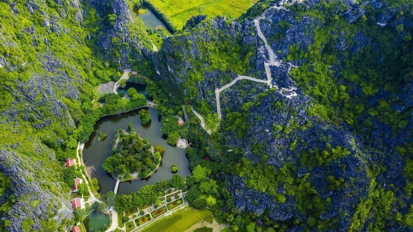 Trang An Scenic Landscape Complex was inscribed as a UNESCO World Heritage Site on June 23, 2014. It was the first in Vietnam recognised by UNESCO as a mixed natural and cultural property. (Photo: VNA)