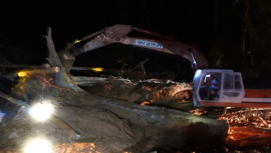 As of October 29 afternoon, 12 injured and six bodies were found, all from Tra Leng commune (Photo: VNA)