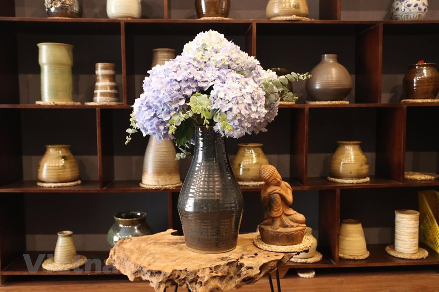 Pham Anh Dao is the 19th generation descendant of Pham Ngu Chi’s family, who has a long tradition of crafting pottery products in Bat Trang village, Gia Lam district, Hanoi (Photo: Vietnam+)