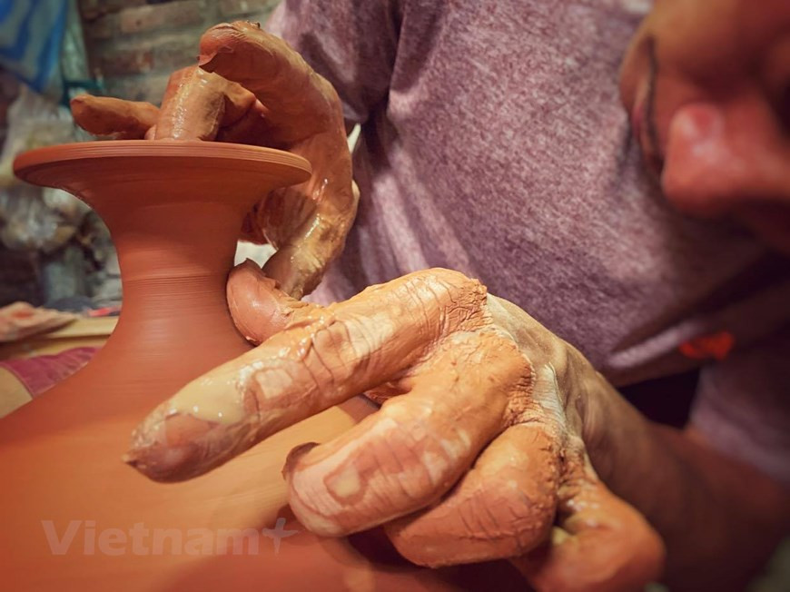 He then decided to open his own workshop to create in his own way. While neighbours applied mass assembly lines to turn out thousands of products every day, he made only few hundred items every month. Yet his products were unique, none was similar to another. (Photo: Vietnam+)