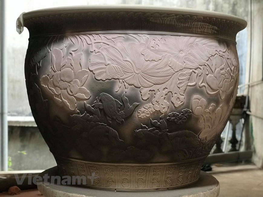 Dao has tried to make the brown flowery glaze of 11-14th century, the blue and white glaze of 15th century as well as crackleware of 17th century. (Photo: Vietnam+)