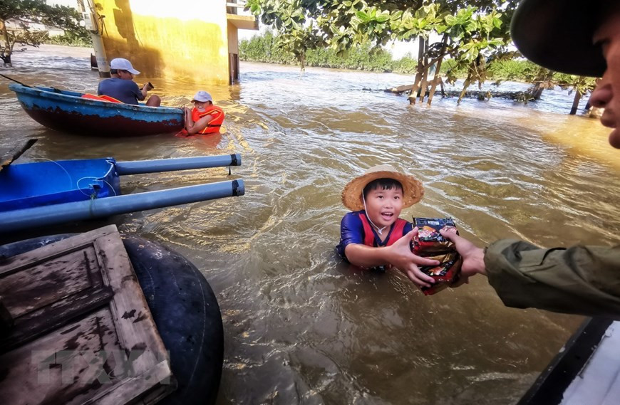 An Thuy, Phong Thuy and Phu Thuy communes in Le Thuy district are still severely inundated (Photo: VNA)