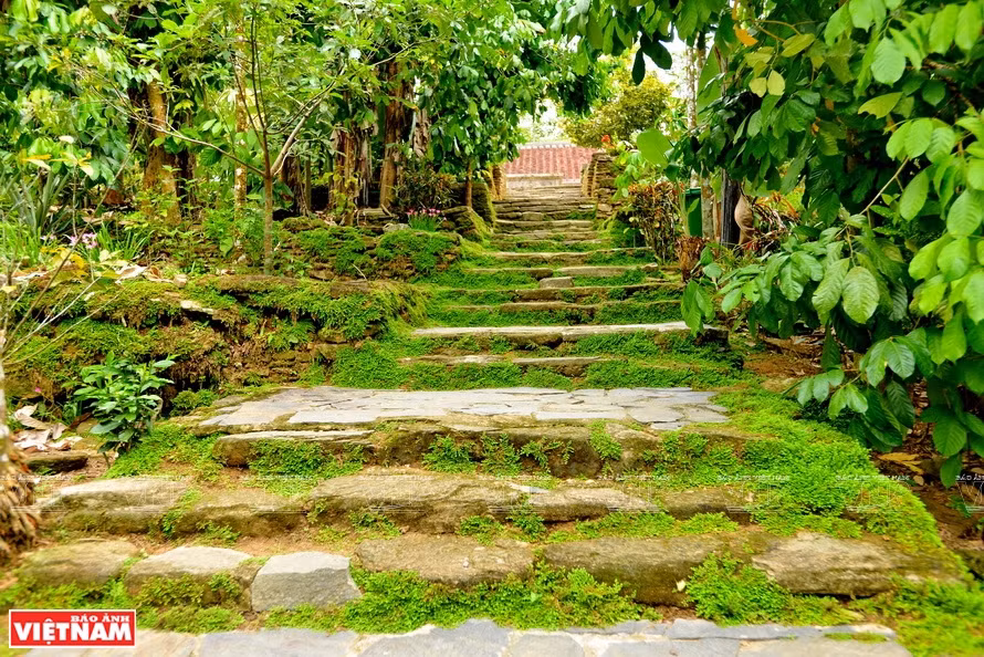  Loc Yen’s beauty lies in its old rock structures (Photo: VNP/VNA)