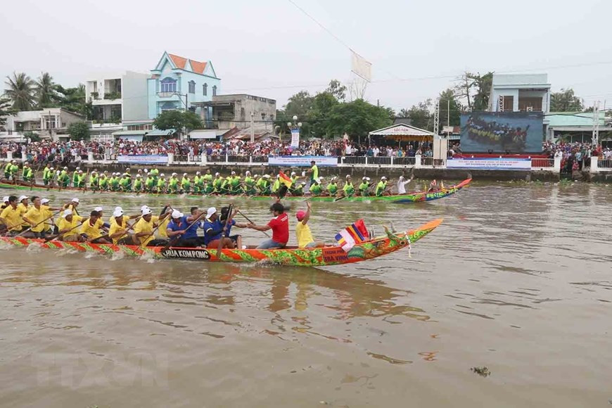 Ok Om Bok festival takes place under the full moon in the 10th lunar month annually, when it changes from the rainy season to the dry season, the growing season to the harvest season. (Photo: VNA)
