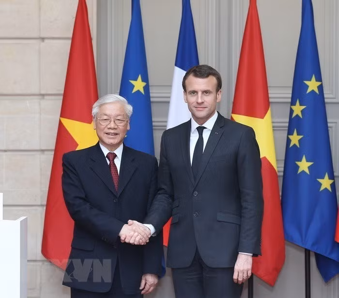 General Secretary Nguyen Phu Trong meets with French President Emmanuel Marcon during his official visit to France, March 27, 2018 (Photo: VNA)