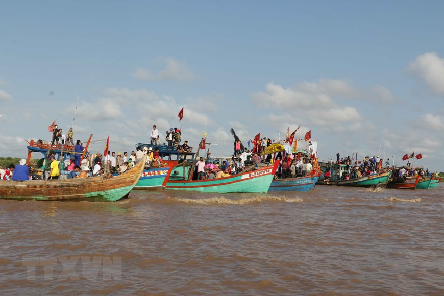 Nghinh Ong (Whale Worship) Festival shows fishermen’s respect for the whale and gratitude for a bumper catch. (Photo: VNA)