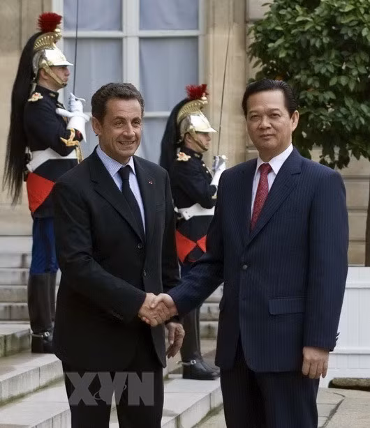 Prime Minister Nguyen Tan Dung meets with President Sarkozy during an official visit to France, October 1, 2007 (Photo: VNA)