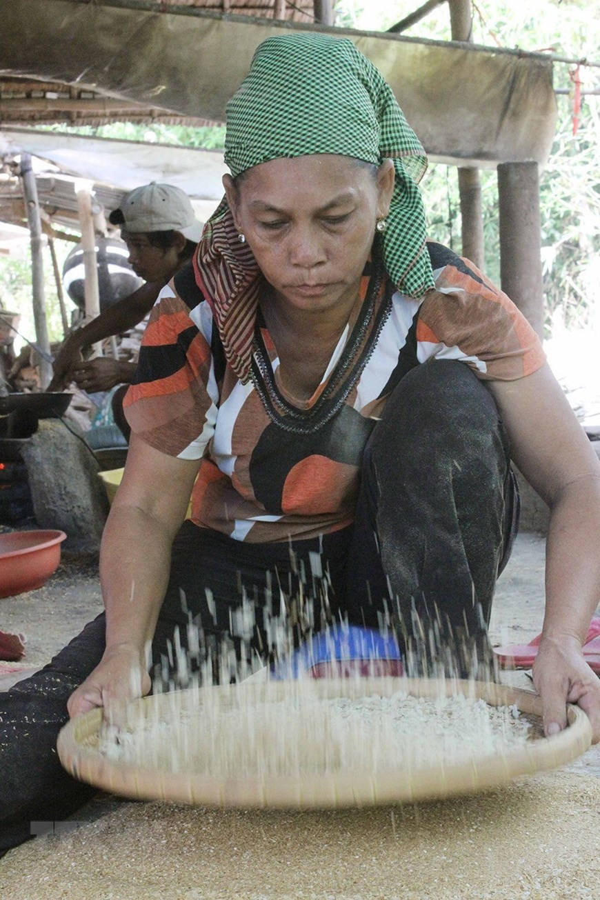 On this occasion, Khmer people provide offerings of farm products to thank the God’s blessing for favourable weather and their bountiful harvest. (Photo: VNA)