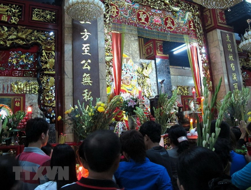 The Ba Chua Xu festival takes place at temple of the same name in Nui Sam, Chau Doc city from the 22th – 24th of the fourth lunar month to honour the sacred Ba Chua Xu, a local tutelary goddess. (Photo: VNA)