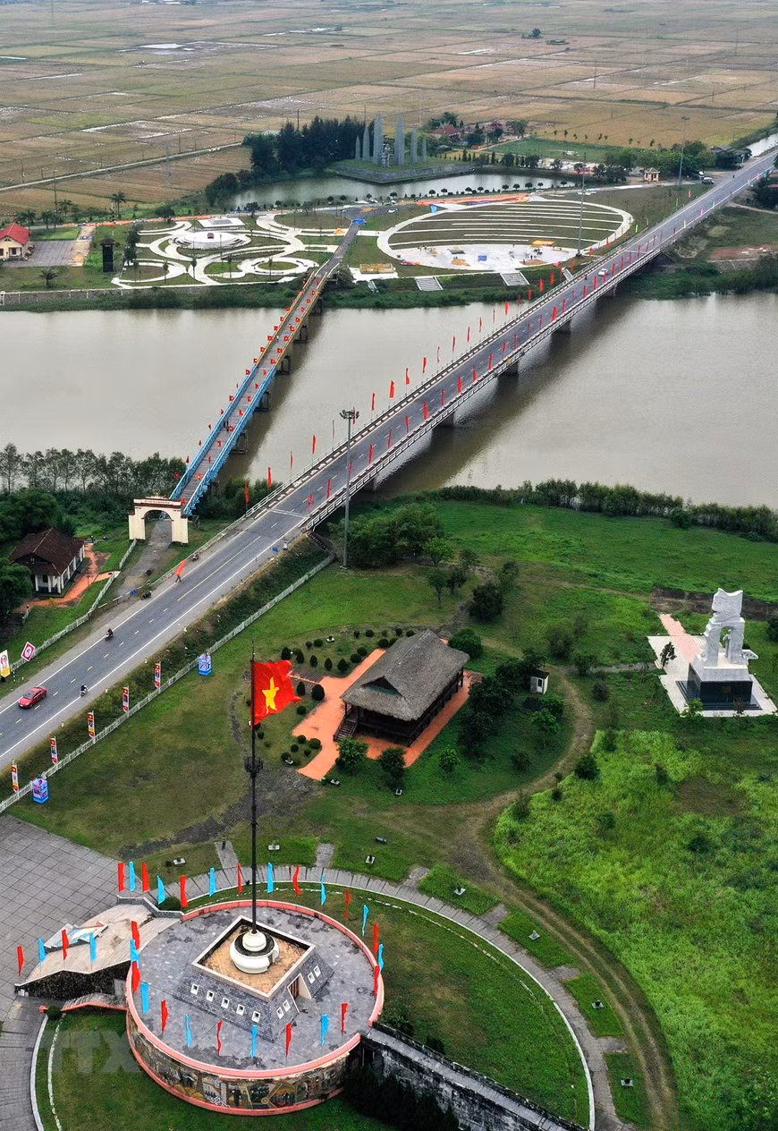 It is only 178m long but it took 21 years for Vietnamese people from the North and the South to be united (Photo: VNA)