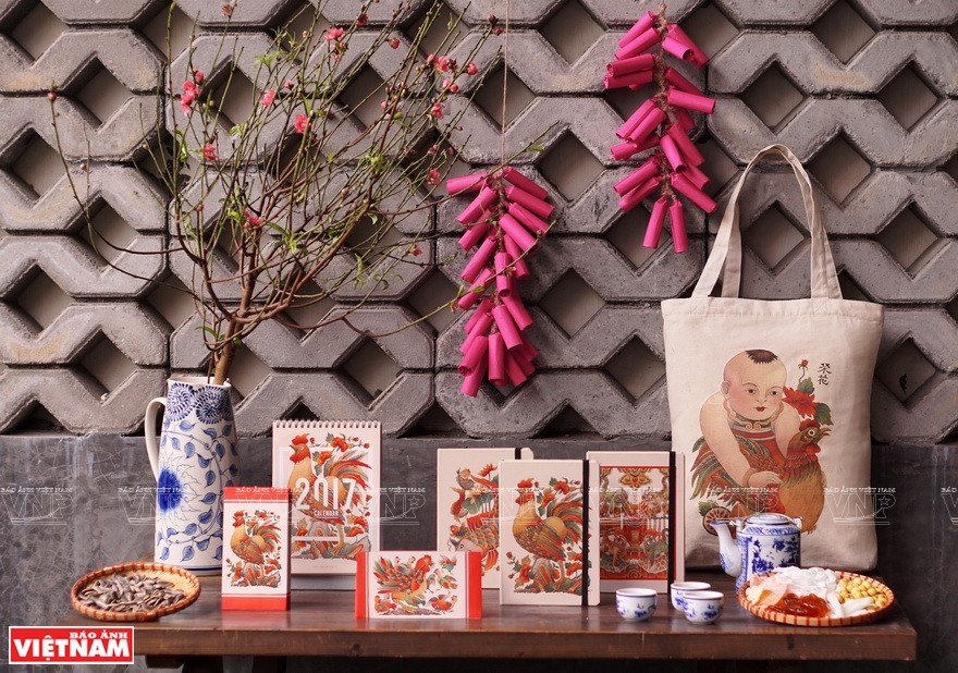 Decorative objects are created with Dong Ho painting patterns. (Photo: VNP/VNA)