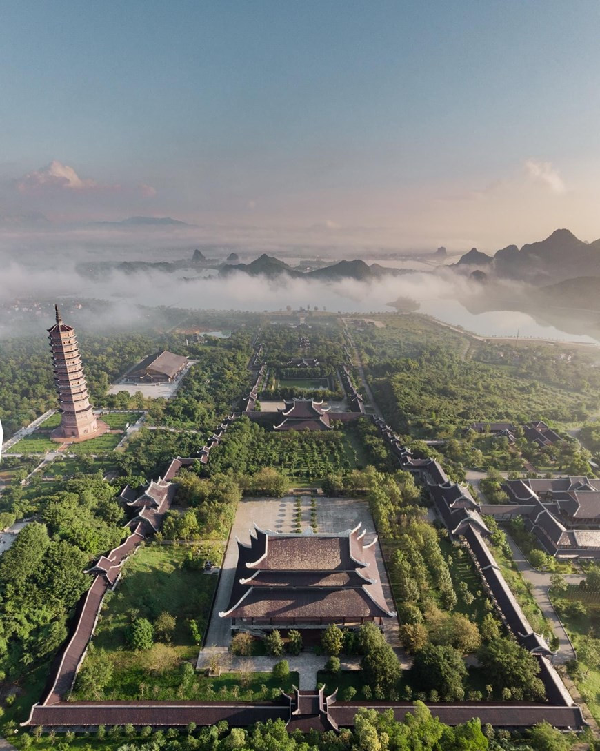 Located 95km from Hanoi, Bai Dinh spiritual complex is the biggest pagoda in Southeast Asia. It stretches on an area of nearly 540 hectares, covering both the ancient and newly-build pagodas. (Photo: Vietnam+)