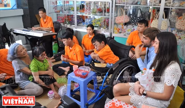 She visits a sponsor centre for Agent Orange victims in Vietnam. (Source: VNA)