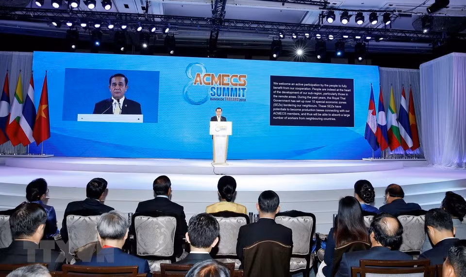 Thai PM Prayuth Chan-o-cha delivers his opening speech at the summit(Photo: VNA)