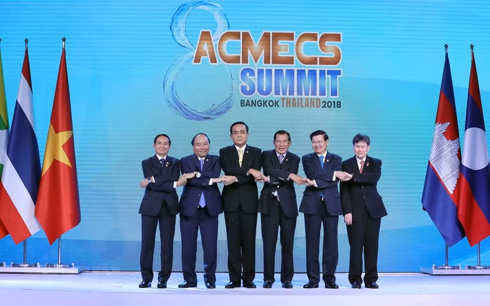 ACMECS leaders pose for a photo at the opening ceremony of the summit (Photo: VNA)