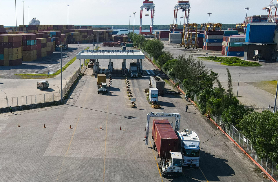 The Customs Inspection Department at Cai Mep - Thi Vai Port screens and inspects imports and exports. (Photo: VNP/VNA)