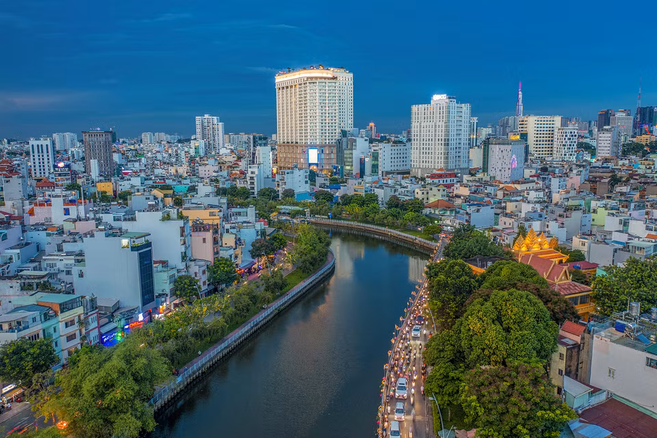Ho Chi Minh City is increasingly transforming, with clean and green canal networks testifying to a modern and civilised urban area. (Photo: VNP/VNA)