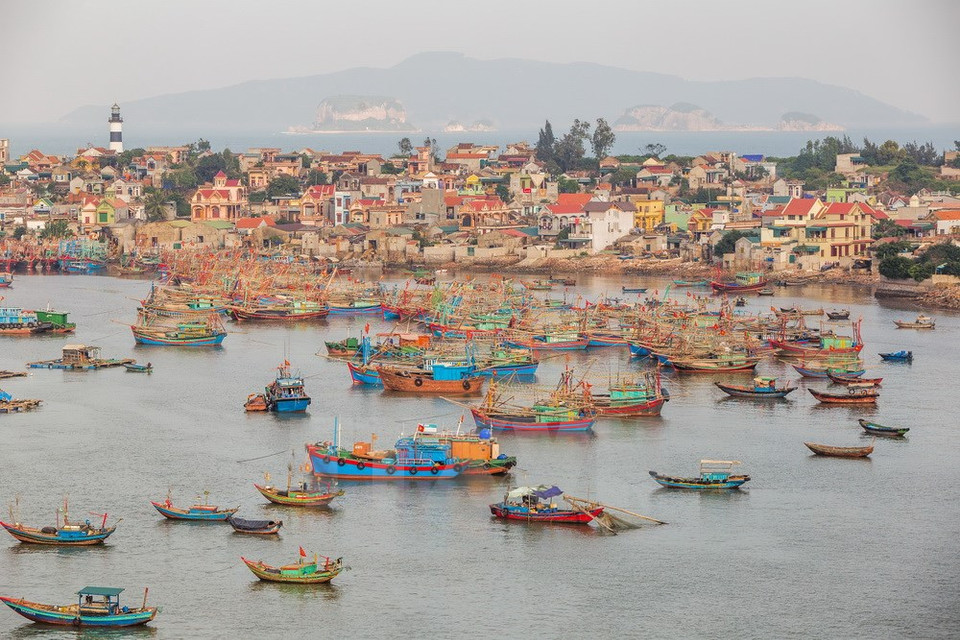Ships at the boat landing in Nghi Son island commune (Source: VNA)