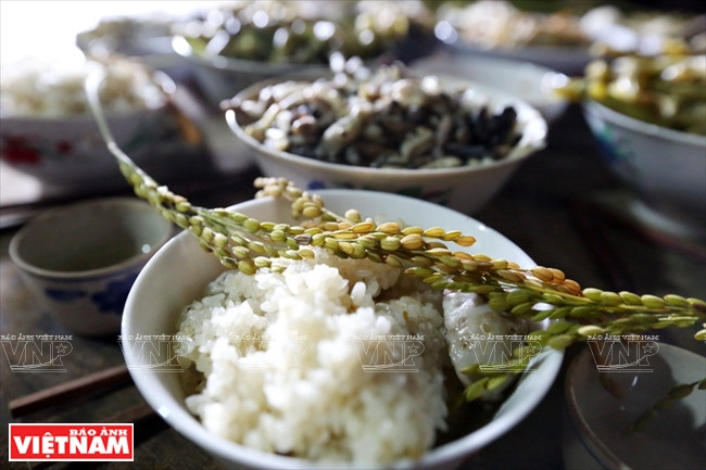 The Red Dao people in Hoang Su Phi district believe that the spirit of each grain of rice can call 1,000 grains to their baskets, resulting in measureless rice for people. (Source: VNA) 