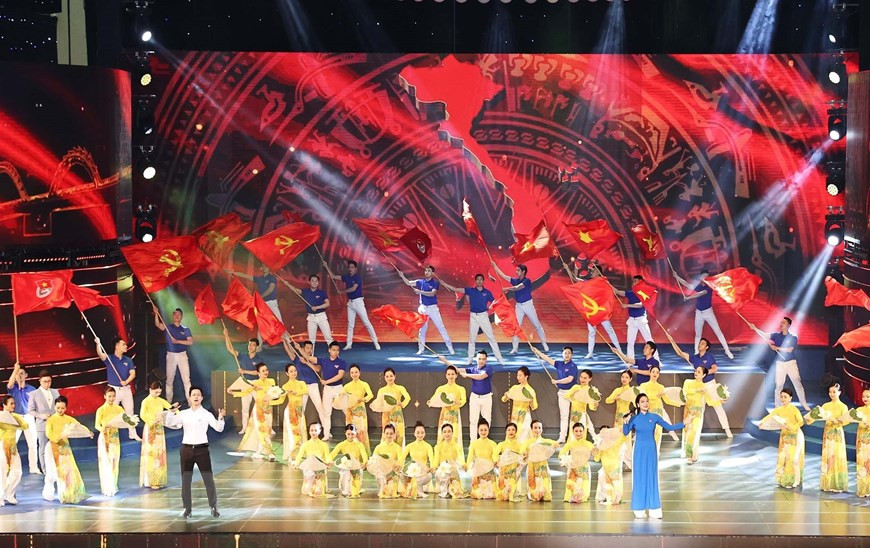 Art performance at the ceremony (Photo: VNA)