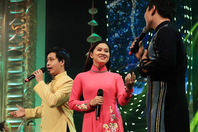 Every year, the Homeland Spring programme is organised ahead of Tet to provide Vietnamese expatriates a chance to join domestic compatriots in Tet celebrations. It also reflects the Party and State’s great attention to overseas Vietnamese affairs. (Photo: VNA)